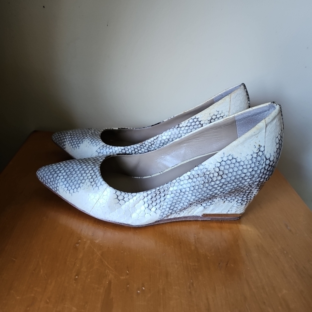 BCBG MAXAZRIA Women's shoes snake‎ print Leather Upper wedges size 8, 38 B…